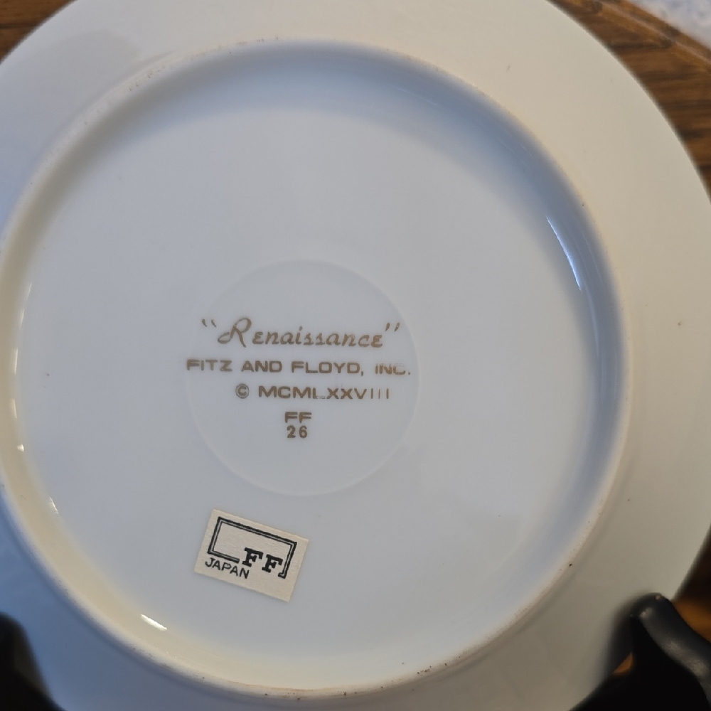 Fitz and Floyd Renaissance Small Plates Saucers Set Of Four Cinnabar - Picture 3 of 4